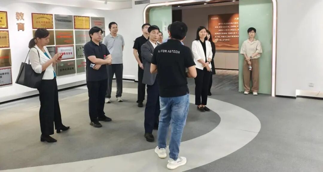 中山大学农业与生物技术学院党委书记一行到访万事娱乐控股，共探校企联合与智慧农业新机遇